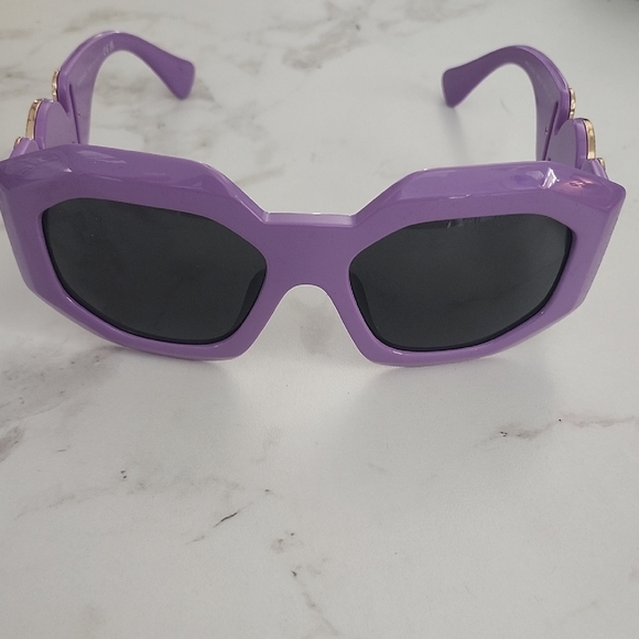 ☆☆Versace VE4424U Lilac Oversized Sunglasses - Picture 1 of 14